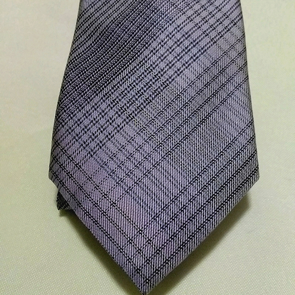 Plum and violet tie